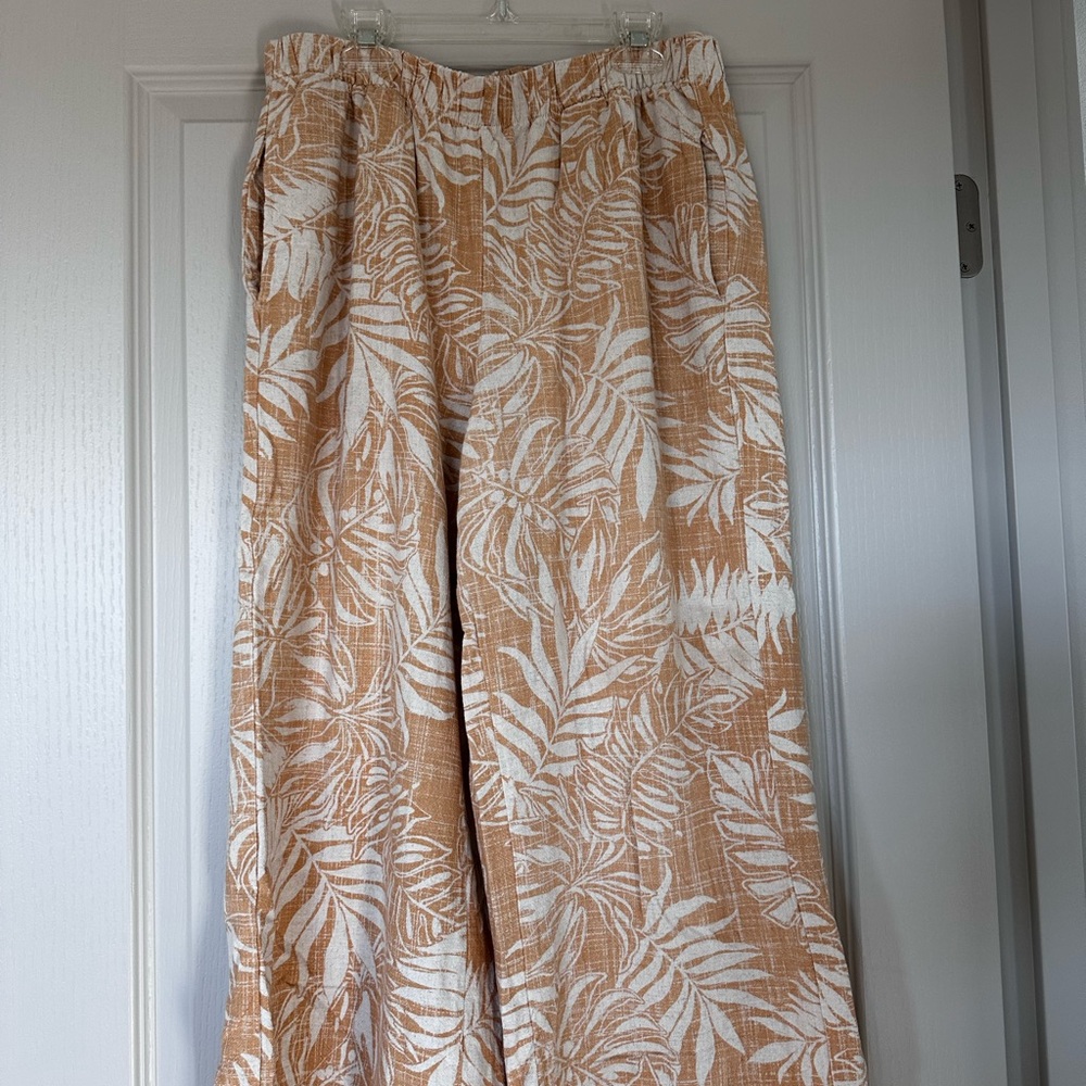 A supply Tropical Leaf Print Wide-Leg Pants